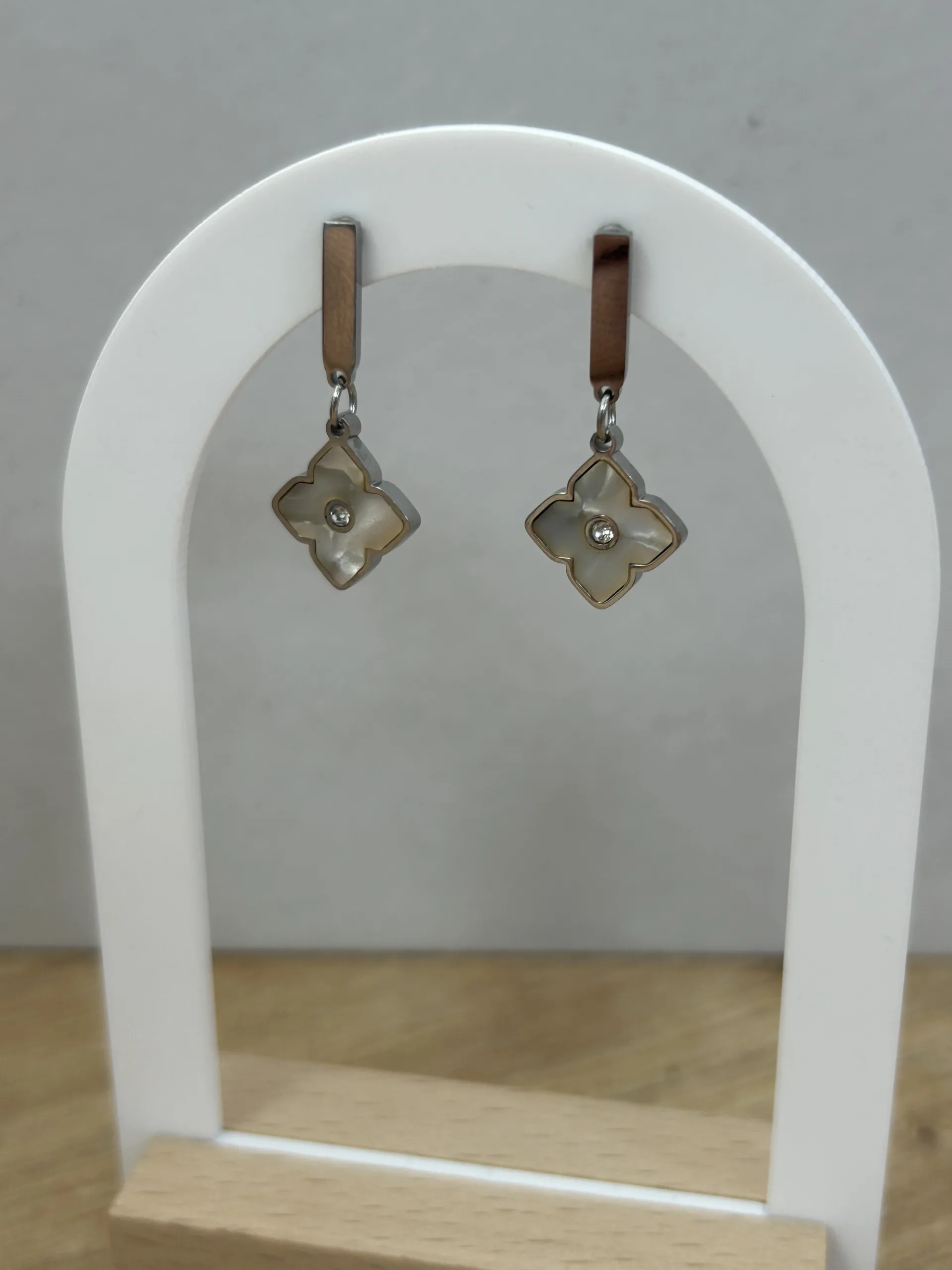 pendientes flor nacar