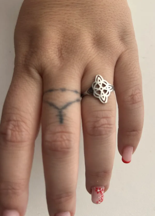anillo nudo de brujas