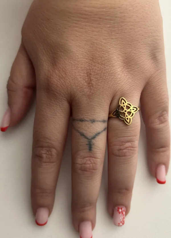 anillo nudo de brujas