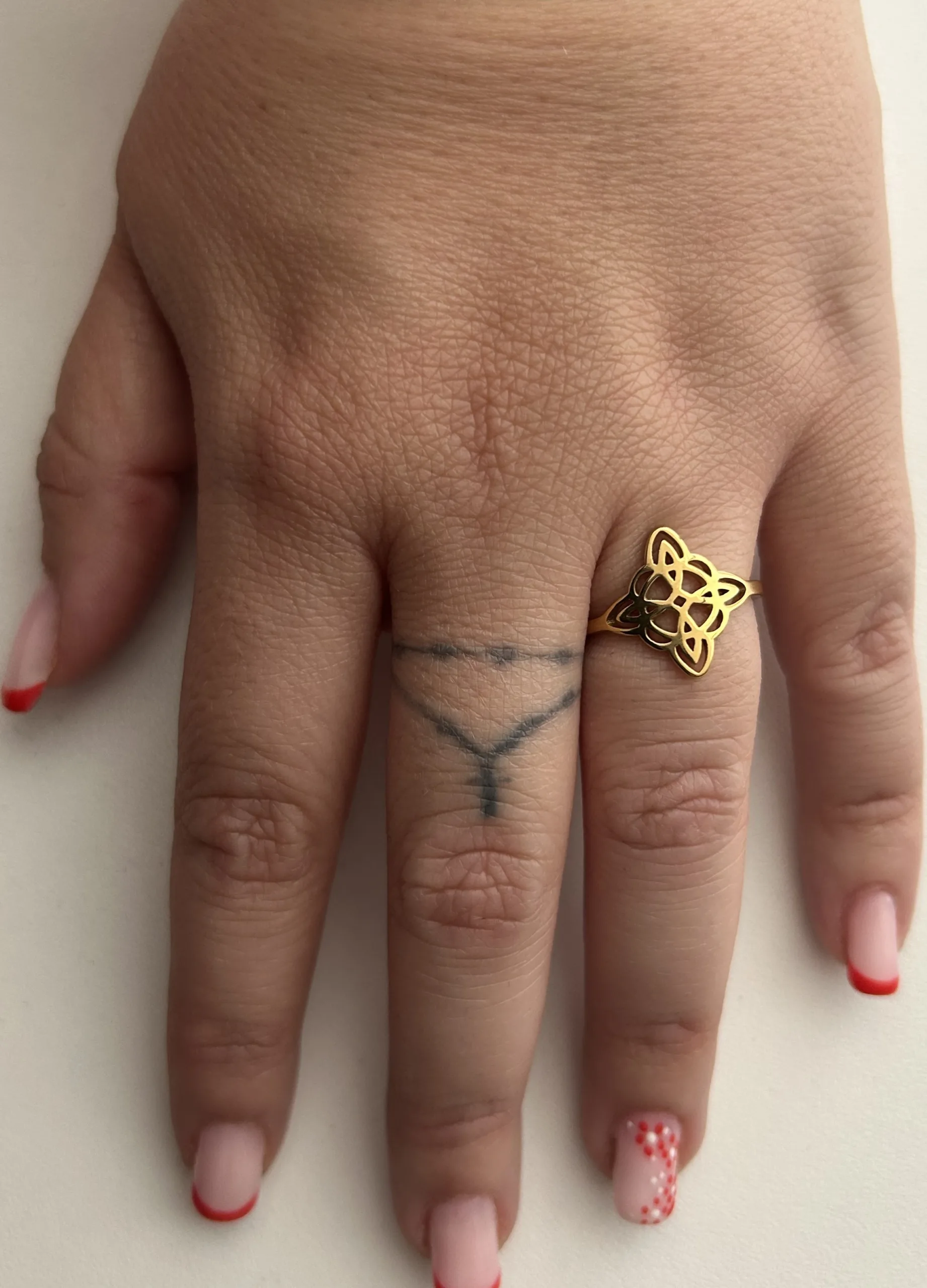 anillo nudo de brujas