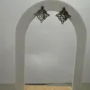 pendiente nudo de bruja pegado